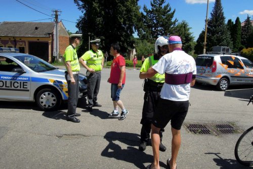 Peleton Na kole dětem s Josefem Zimovčákem se zastavil i v Podolí - 6.6.2014