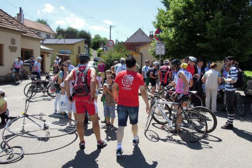 Peleton Na kole dětem s Josefem Zimovčákem se zastavil i v Podolí - 6.6.2014