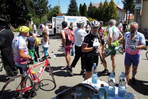 Peleton Na kole dětem s Josefem Zimovčákem se zastavil i v Podolí - 6.6.2014
