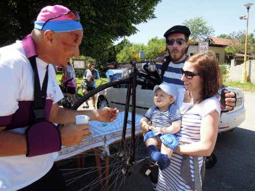 Peleton Na kole dětem s Josefem Zimovčákem se zastavil i v Podolí - 6.6.2014