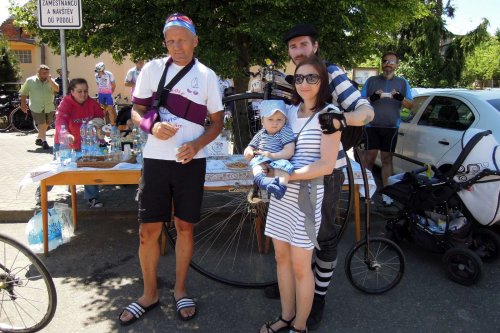 Peleton Na kole dětem s Josefem Zimovčákem se zastavil i v Podolí - 6.6.2014