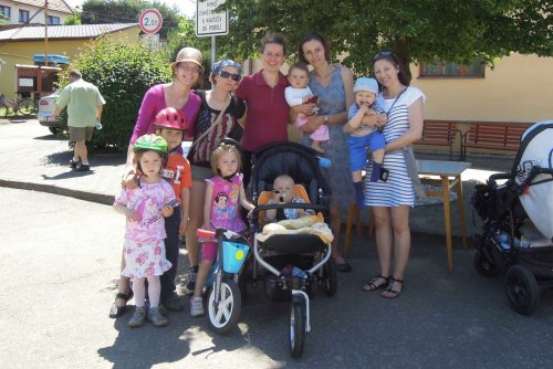 Peleton Na kole dětem s Josefem Zimovčákem se zastavil i v Podolí - 6.6.2014