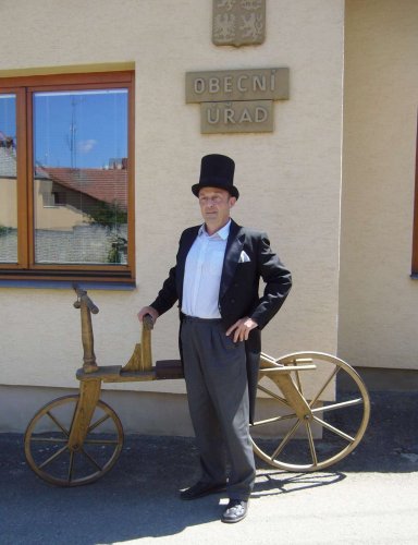 Peleton Na kole dětem s Josefem Zimovčákem se zastavil i v Podolí - 6.6.2014