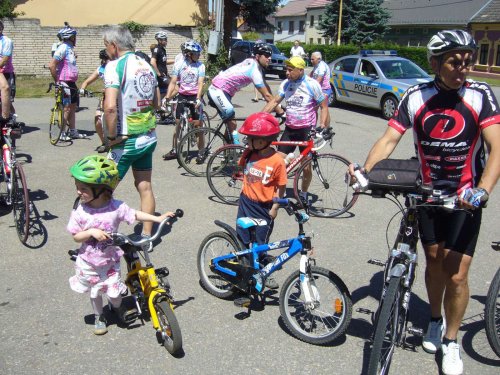 Peleton Na kole dětem s Josefem Zimovčákem se zastavil i v Podolí - 6.6.2014