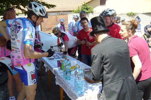 Peleton Na kole dětem s Josefem Zimovčákem se zastavil i v Podolí - 6.6.2014