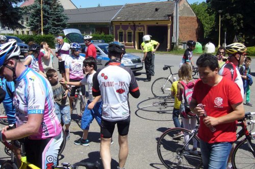 Peleton Na kole dětem s Josefem Zimovčákem se zastavil i v Podolí - 6.6.2014