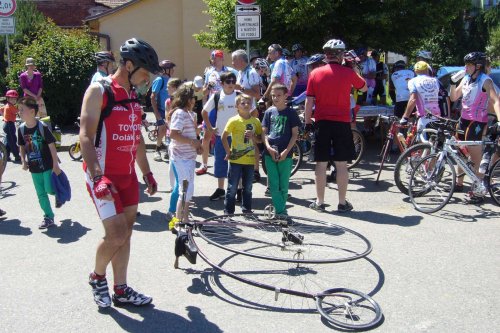 Peleton Na kole dětem s Josefem Zimovčákem se zastavil i v Podolí - 6.6.2014
