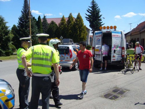 Peleton Na kole dětem s Josefem Zimovčákem se zastavil i v Podolí - 6.6.2014