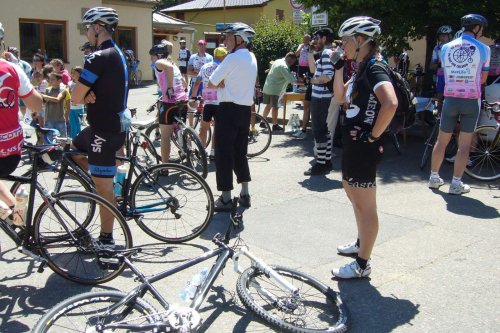 Peleton Na kole dětem s Josefem Zimovčákem se zastavil i v Podolí - 6.6.2014