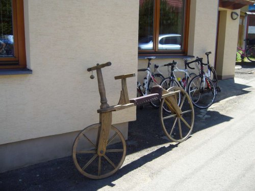 Peleton Na kole dětem s Josefem Zimovčákem se zastavil i v Podolí - 6.6.2014