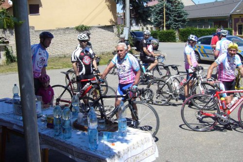 Peleton Na kole dětem s Josefem Zimovčákem se zastavil i v Podolí - 6.6.2014