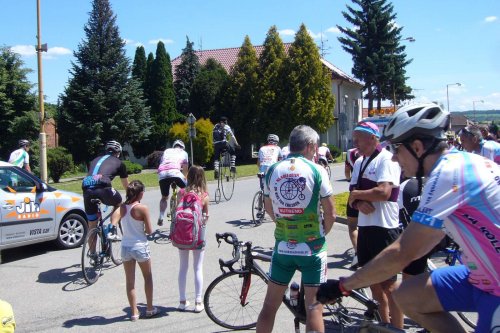 Peleton Na kole dětem s Josefem Zimovčákem se zastavil i v Podolí - 6.6.2014
