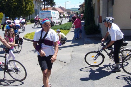 Peleton Na kole dětem s Josefem Zimovčákem se zastavil i v Podolí - 6.6.2014