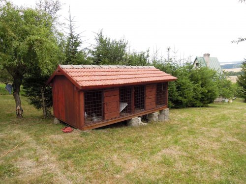 Prohlídka zrekonstruované myslivecké chaty v Lipinách - 21.6.2014