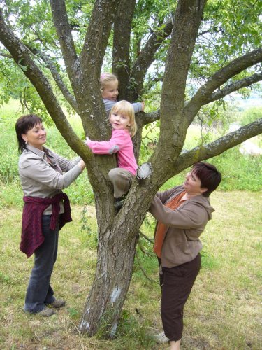 Prohlídka zrekonstruované myslivecké chaty v Lipinách - 21.6.2014