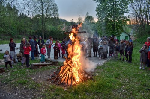 Pálení čarodějnic a stavění máje - 30.4.2015