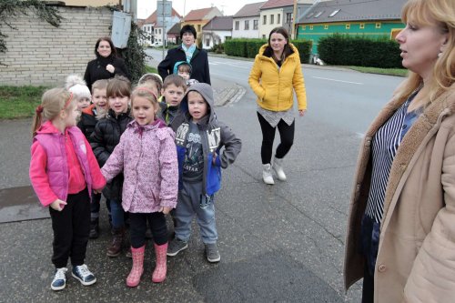 Družba ZŠ a MŠ Častkovce - přivítání MŠ na obecním úřadě v Podolí - 20.11.2015