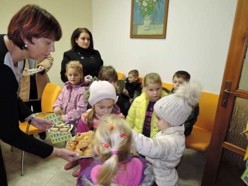 Družba ZŠ a MŠ Častkovce - přivítání MŠ na obecním úřadě v Podolí - 20.11.2015