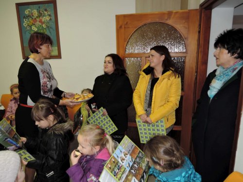 Družba ZŠ a MŠ Častkovce - přivítání MŠ na obecním úřadě v Podolí - 20.11.2015