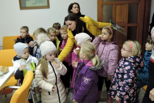Družba ZŠ a MŠ Častkovce - přivítání MŠ na obecním úřadě v Podolí - 20.11.2015