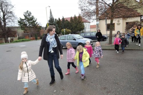 Družba ZŠ a MŠ Častkovce - přivítání MŠ na obecním úřadě v Podolí - 20.11.2015