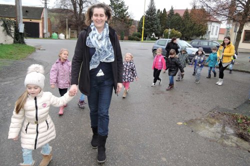 Družba ZŠ a MŠ Častkovce - přivítání MŠ na obecním úřadě v Podolí - 20.11.2015