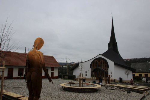 Výroba a instalace soch od kováře Víti Bobčíka do duchovně-relaxačního areálu - 21.12.2015