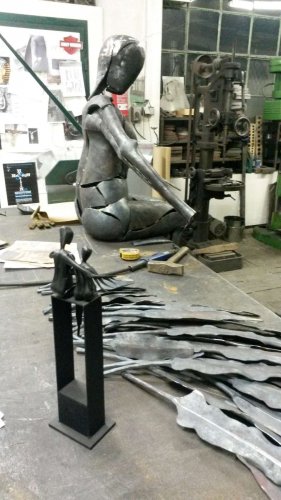 Výroba a instalace soch od kováře Víti Bobčíka do duchovně-relaxačního areálu - 21.12.2015