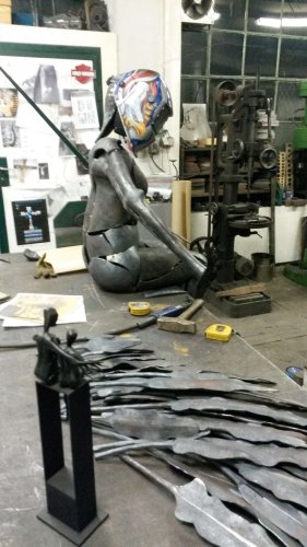 Výroba a instalace soch od kováře Víti Bobčíka do duchovně-relaxačního areálu - 21.12.2015