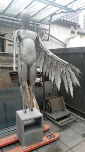 Výroba a instalace soch od kováře Víti Bobčíka do duchovně-relaxačního areálu - 21.12.2015