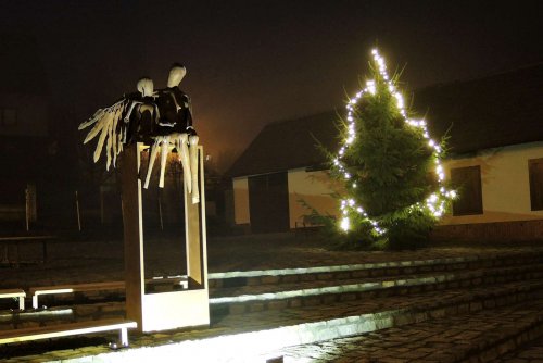 Výroba a instalace soch od kováře Víti Bobčíka do duchovně-relaxačního areálu - 21.12.2015