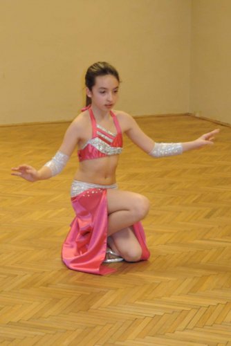 Břišní tance holčiček z Podolí - návštěva mistryně světa Verči Luběnové - 8.3.2016