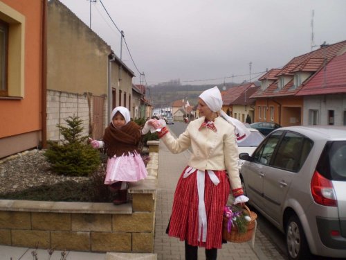 Královničky - nosení létečka v Podolí - 13.3.2016