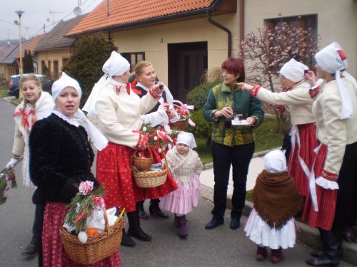 Královničky - nosení létečka v Podolí - 13.3.2016