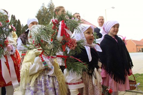 Královničky - nosení létečka v Podolí - 13.3.2016