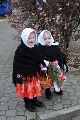 Královničky - nosení létečka v Podolí - 13.3.2016