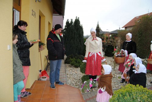 Královničky - nosení létečka v Podolí - 13.3.2016