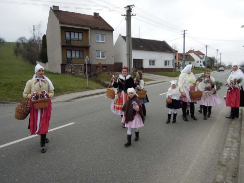 Královničky - nosení létečka v Podolí - 13.3.2016
