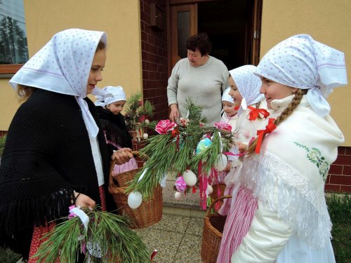 Královničky - nosení létečka v Podolí - 13.3.2016