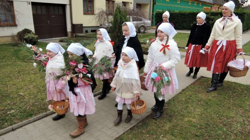 Královničky - nosení létečka v Podolí - 13.3.2016