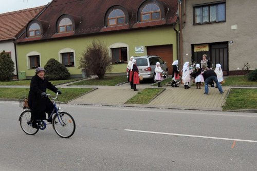 Královničky - nosení létečka v Podolí - 13.3.2016