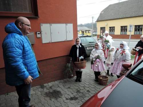 Královničky - nosení létečka v Podolí - 13.3.2016