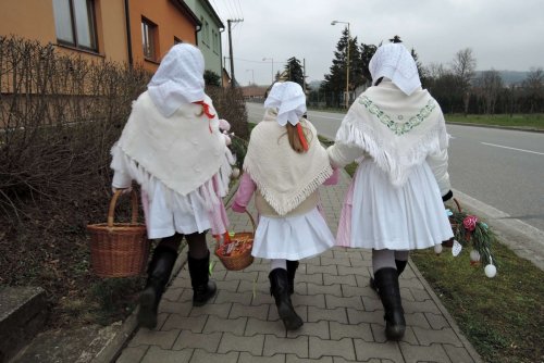 Královničky - nosení létečka v Podolí - 13.3.2016