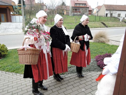 Královničky - nosení létečka v Podolí - 13.3.2016