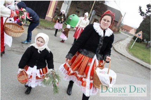 Královničky - nosení létečka v Podolí - 13.3.2016