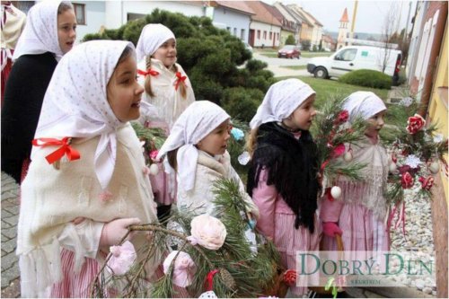 Královničky - nosení létečka v Podolí - 13.3.2016