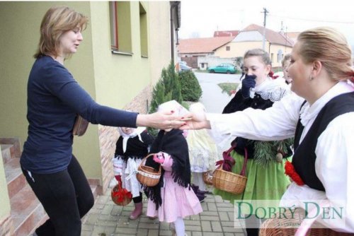 Královničky - nosení létečka v Podolí - 13.3.2016