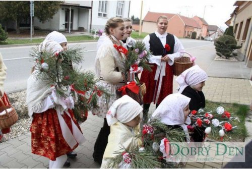 Královničky - nosení létečka v Podolí - 13.3.2016