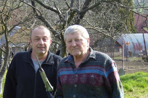 Brigáda zahrádkářů ve školní zahradě - 3.4.2016