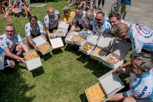 Charitativní cyklotour Josefa Zimovčáka Na kole dětem - 4.6.2016